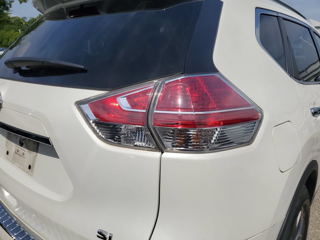 Certified 2016 Nissan Rogue SL w/ SL Premium Package FWD image 18