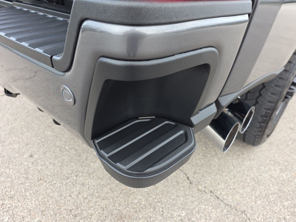 Used 2025 Ford F250 Platinum image 16