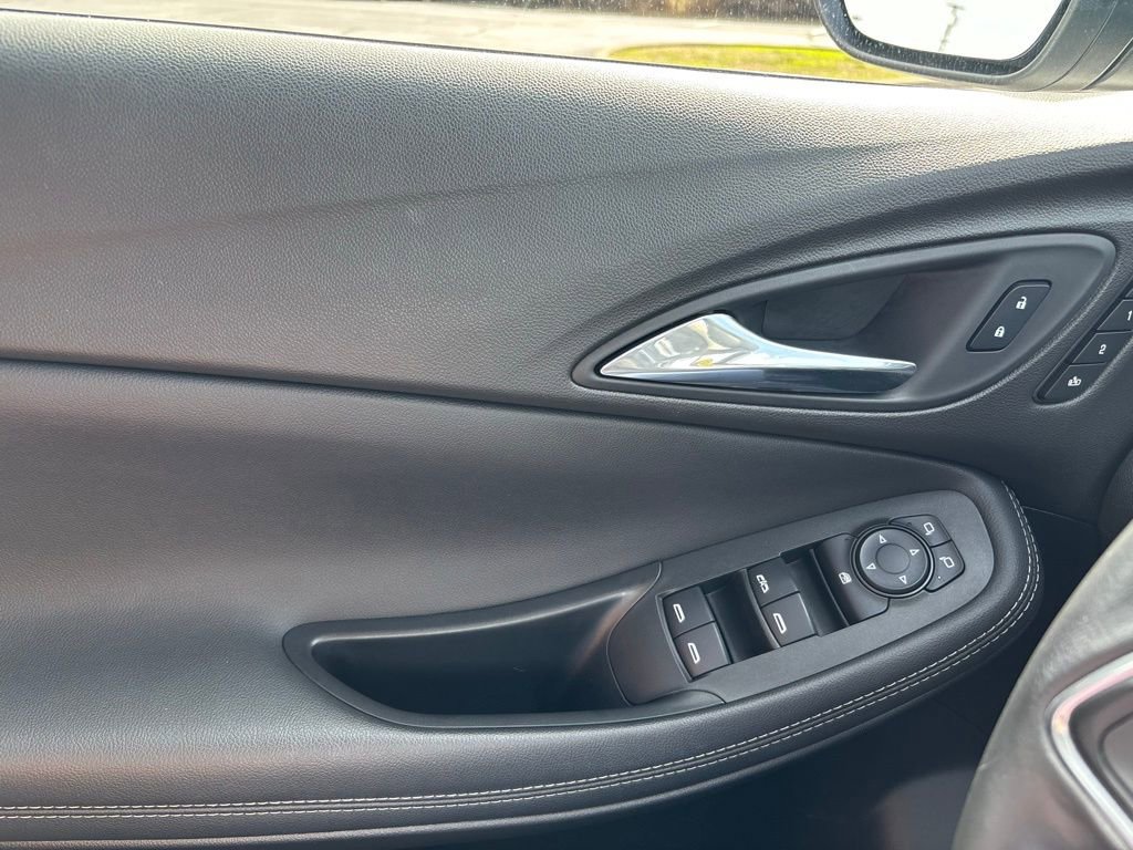 Used 2021 Buick Encore GX Essence w/ Experience Buick Package image 26