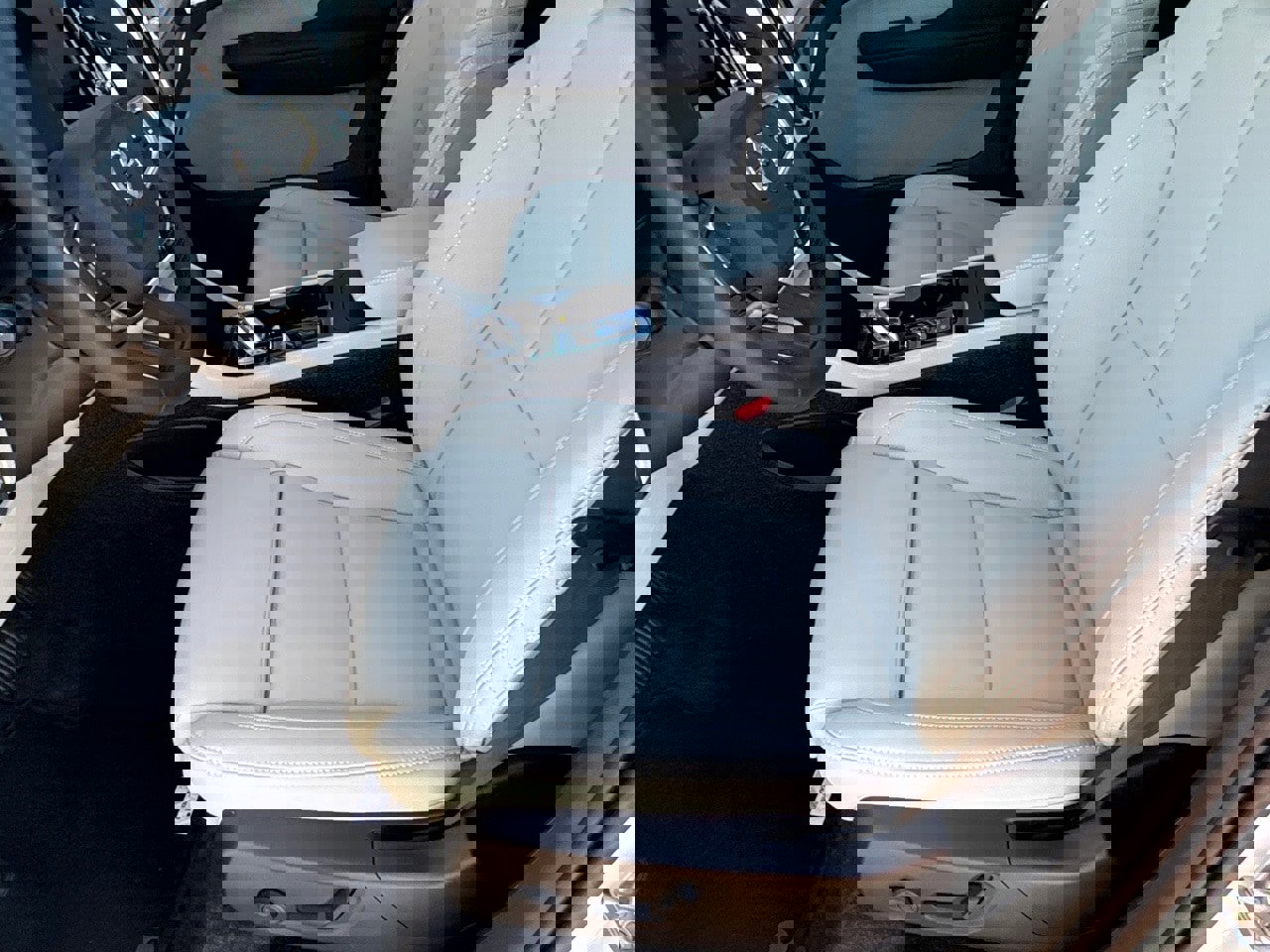 New 2026 Volvo XC40 B4 Plus w/ Protection Package Premier image 16