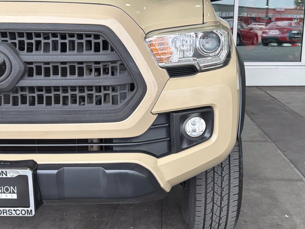 Certified 2016 Toyota Tacoma TRD Off-Road w/ Towing Package AWD/4WD image 5