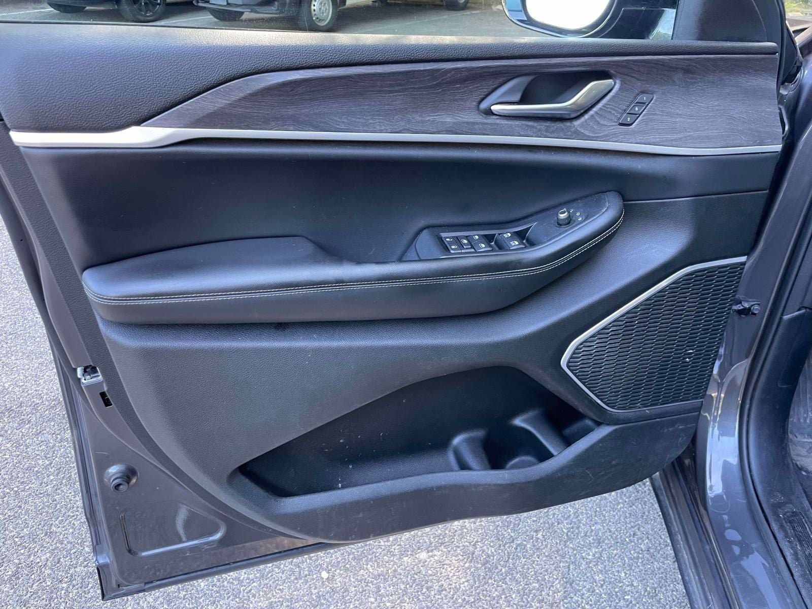 Used 2022 Jeep Grand Cherokee L Limited AWD/4WD image 18