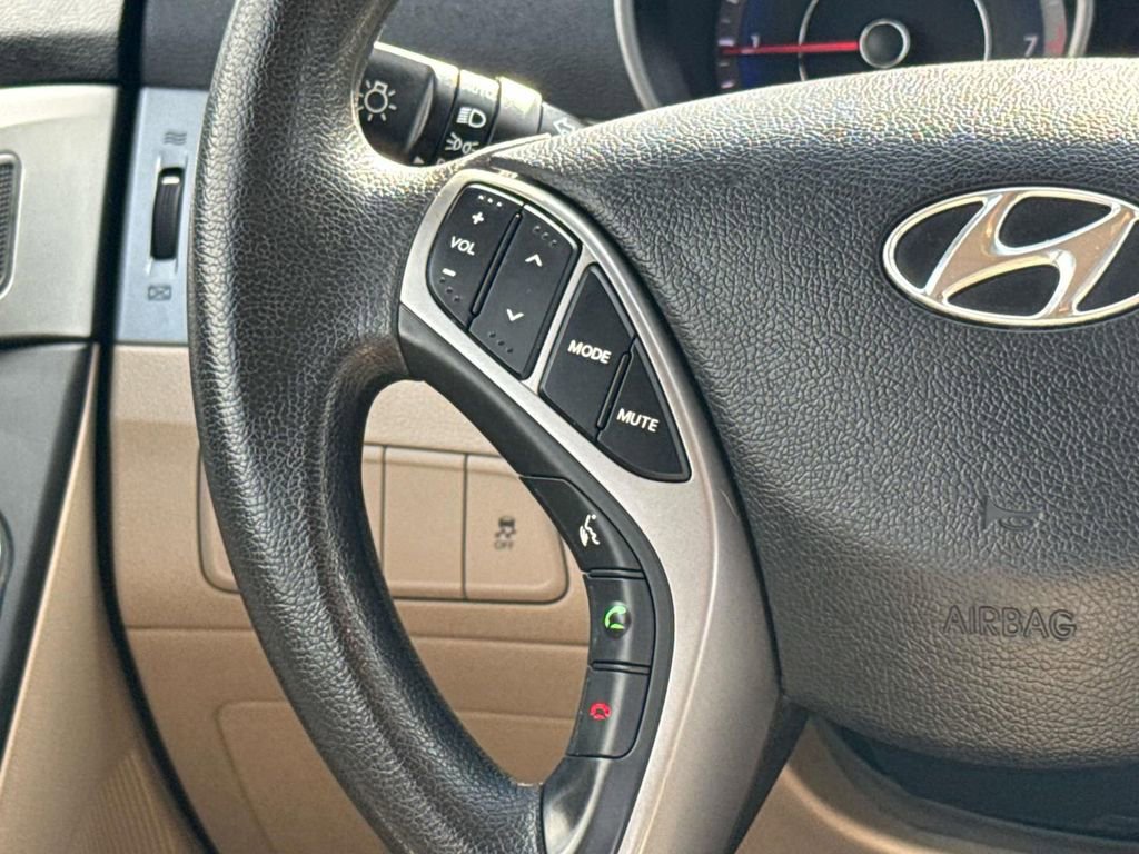 Used 2014 Hyundai Elantra SE w/ Option Group 02 FWD image 12