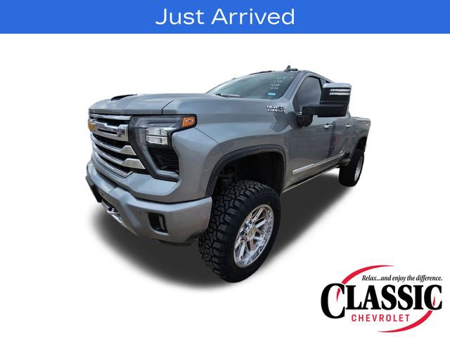 Used 2024 Chevrolet Silverado 2500 High Country w/ Technology Package AWD/4WD image 4