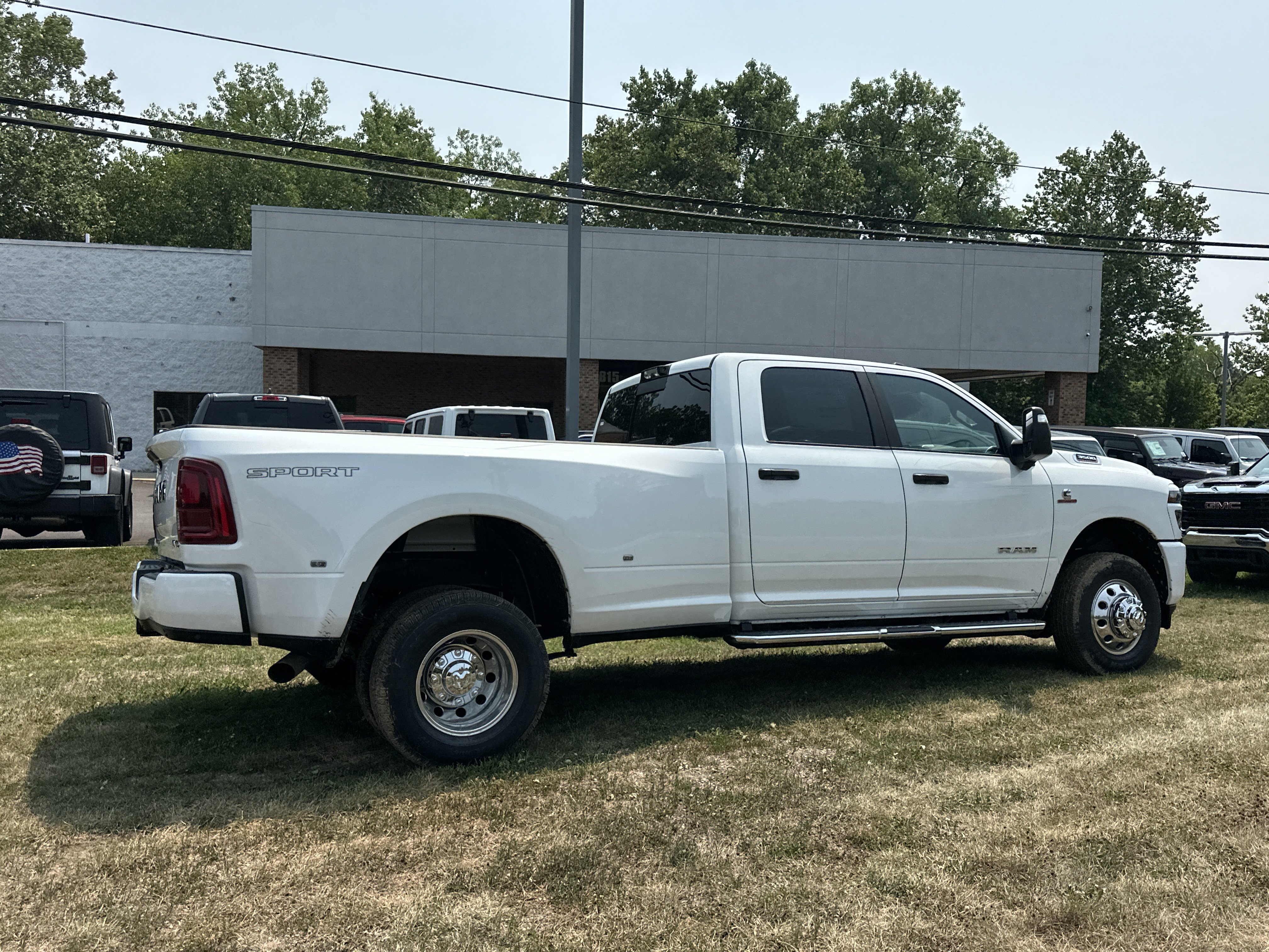 New 2026 RAM 3500 Big Horn AWD/4WD image 19