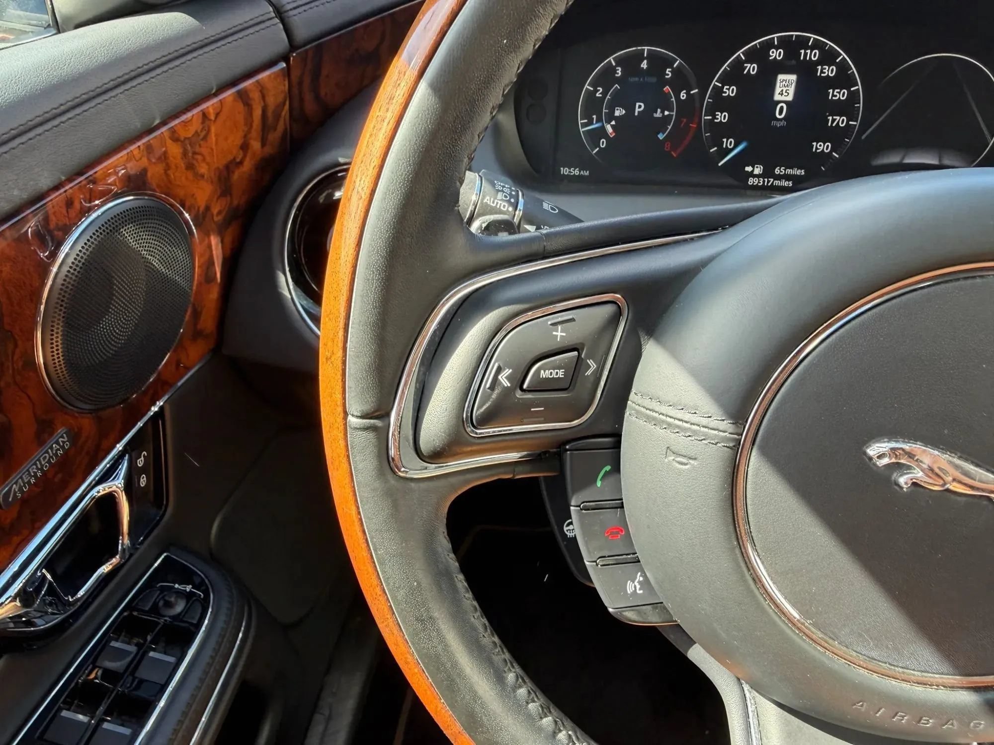Used 2018 Jaguar XJ R-Sport RWD image 28
