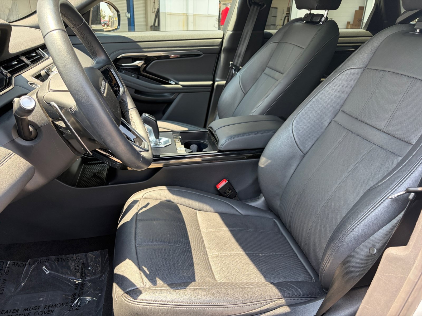 Used 2023 Land Rover Range Rover Evoque R-Dynamic SE AWD/4WD image 14