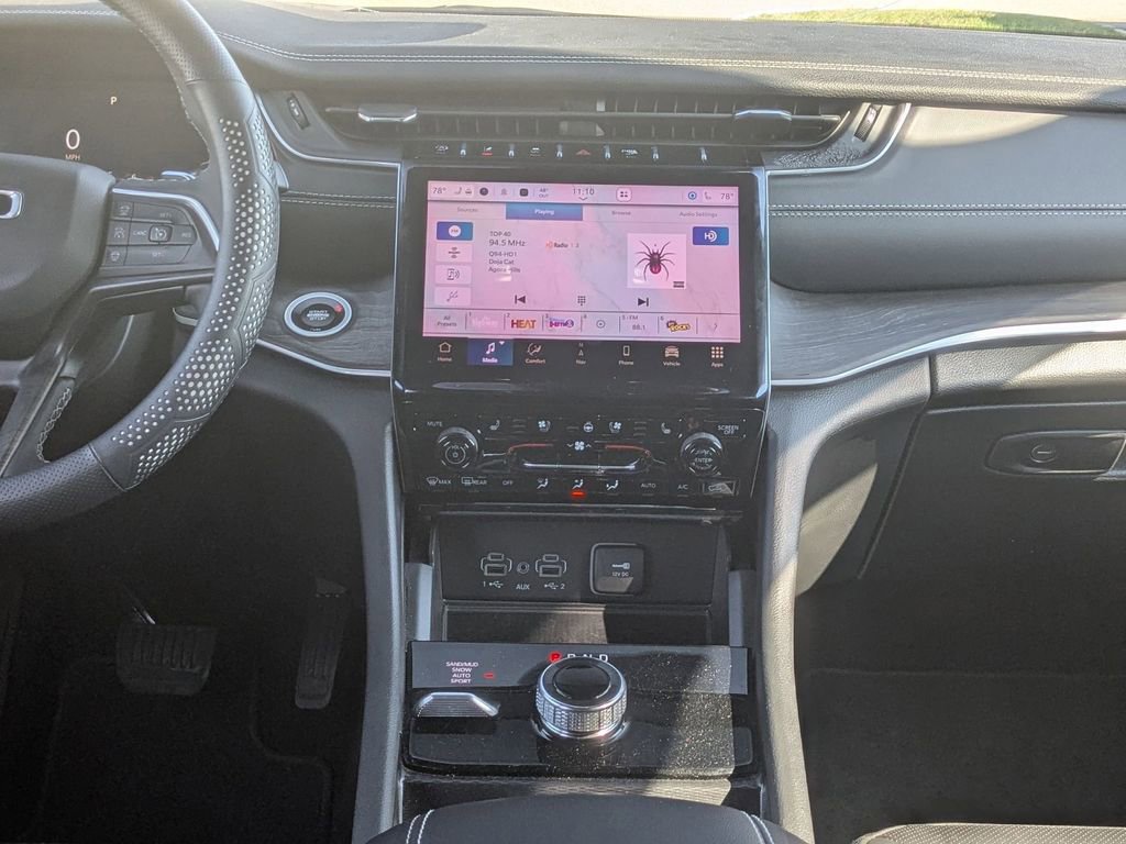 Used 2025 Jeep Grand Cherokee Limited w/ Luxury Tech Group II image 28