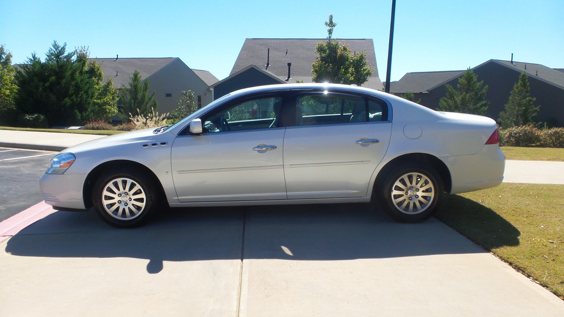 Used 2008 Buick Lucerne CX w/ Driver Confidence Package FWD image 3