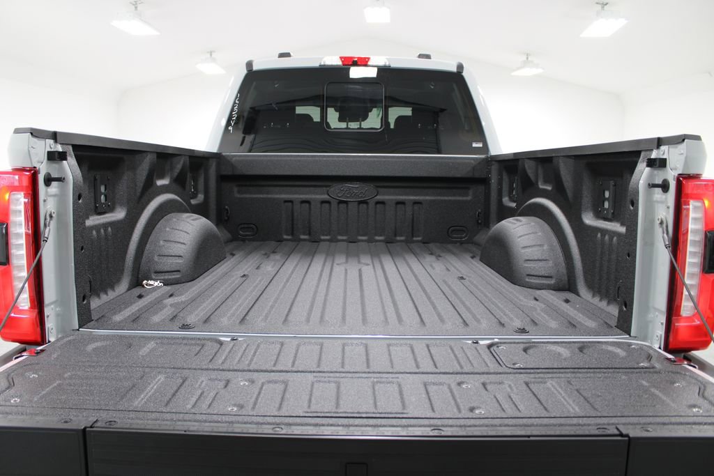 New 2026 Ford F250 Lariat w/ Black Appearance Package image 16