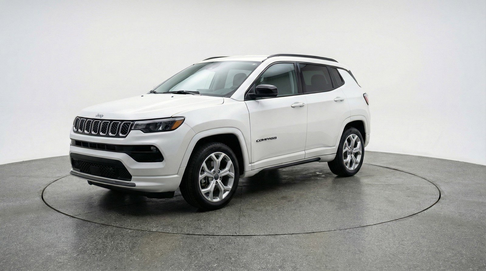 Used 2025 Jeep Compass Latitude AWD/4WD image 3
