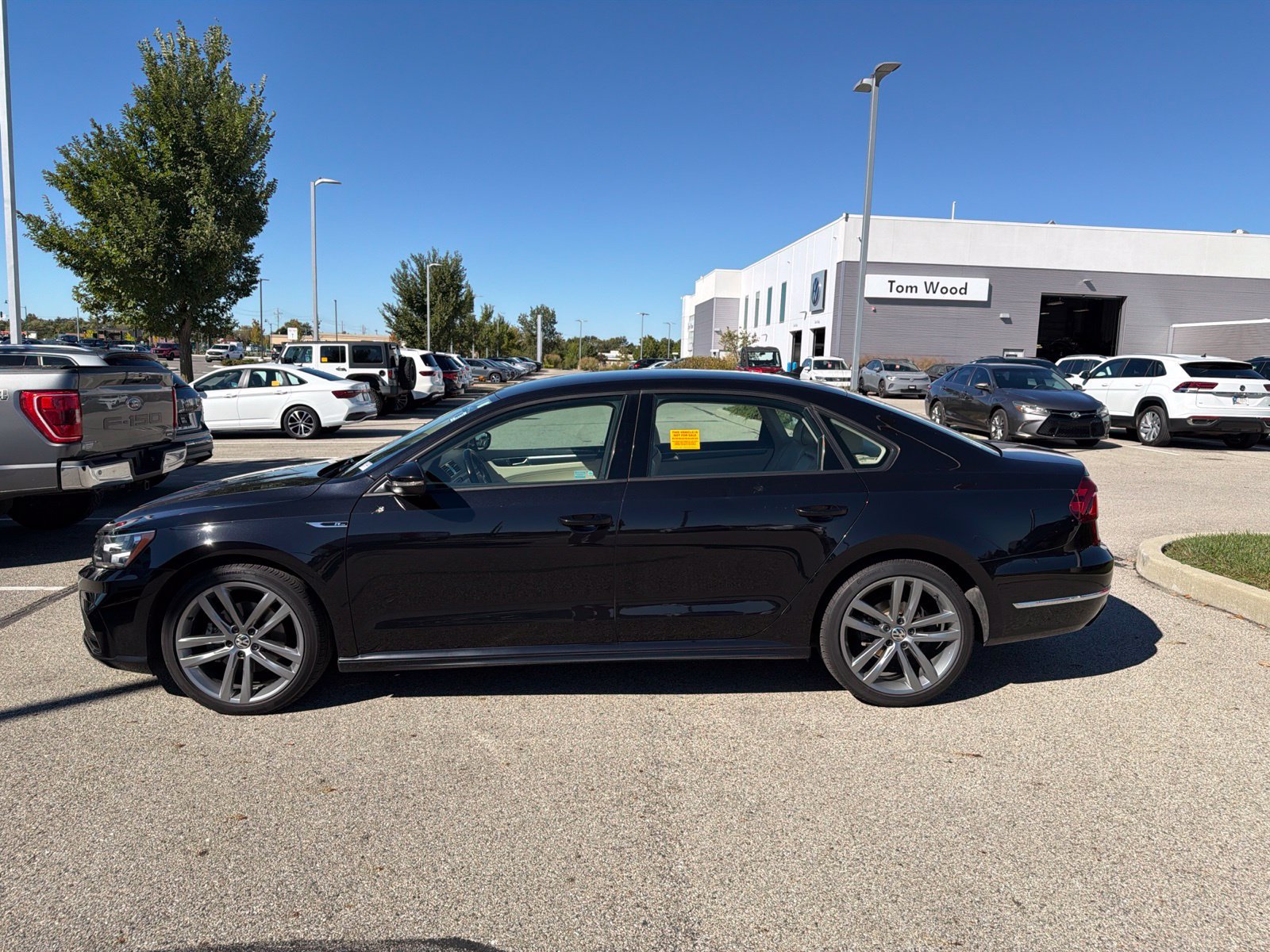 Used 2018 Volkswagen Passat 2.0T R-Line FWD image 8