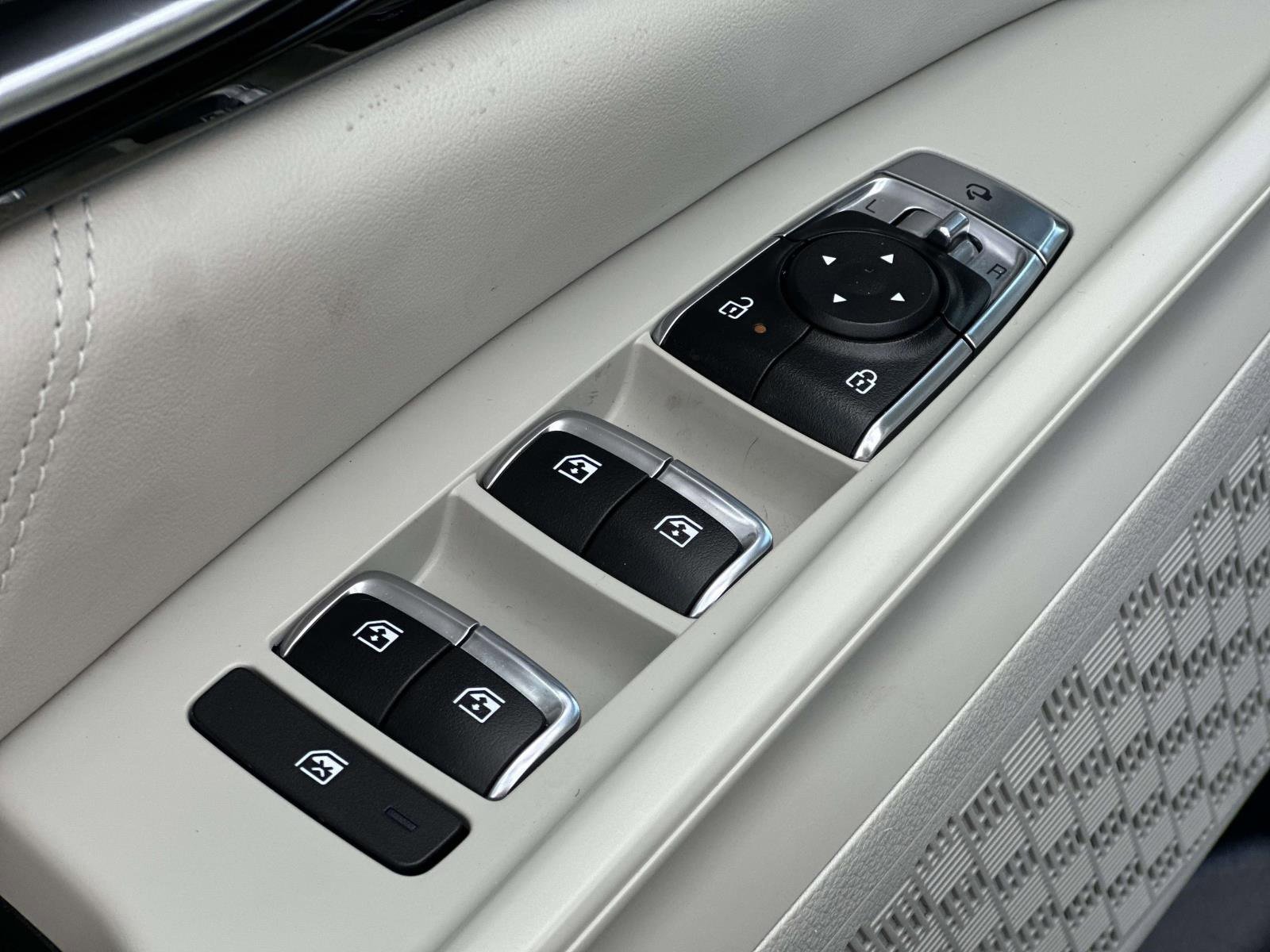 Used 2025 Kia Carnival SX Prestige image 21