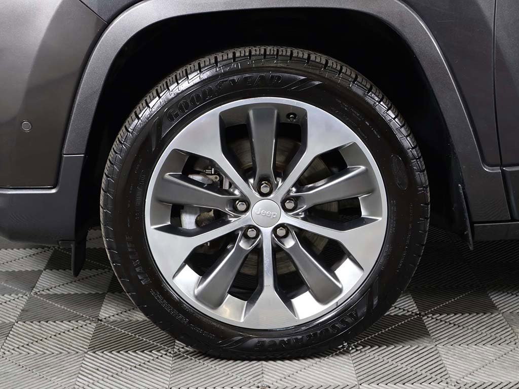 Used 2019 Jeep Cherokee Overland w/ Technology Group image 26