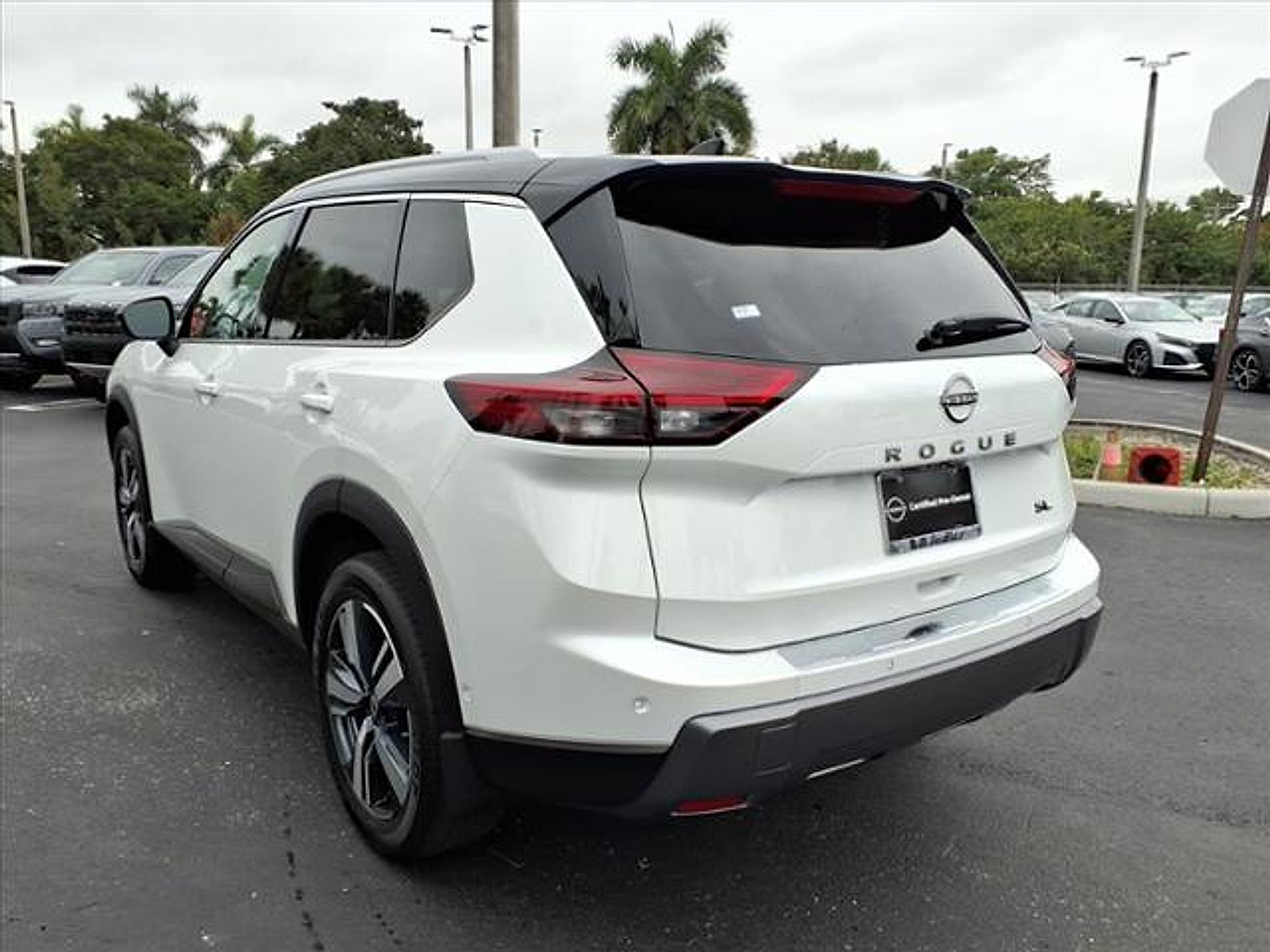 Certified 2024 Nissan Rogue SL image 4