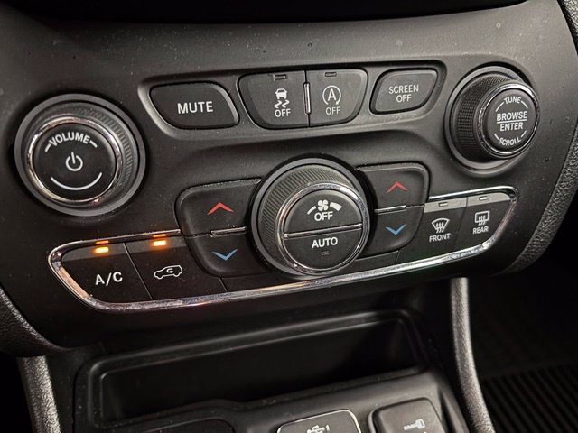 Used 2021 Jeep Cherokee Limited AWD/4WD image 25