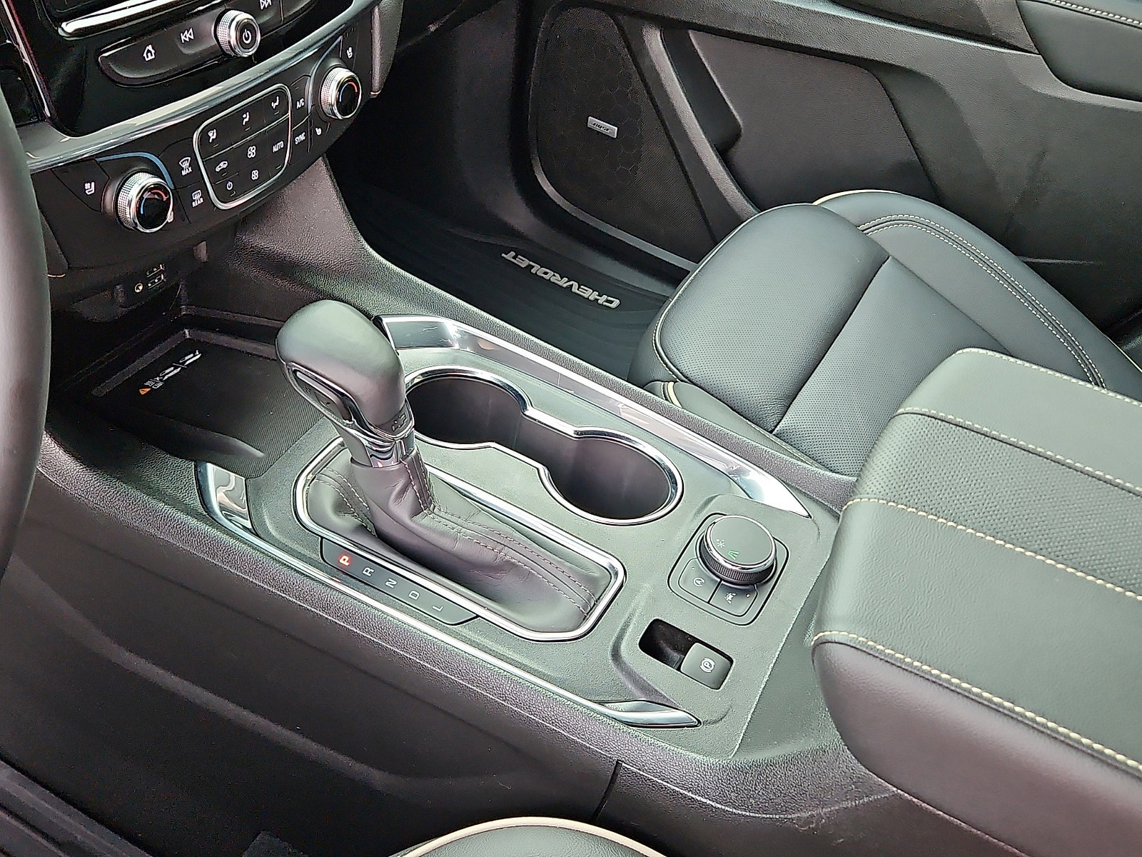 Used 2023 Chevrolet Traverse Premier image 20