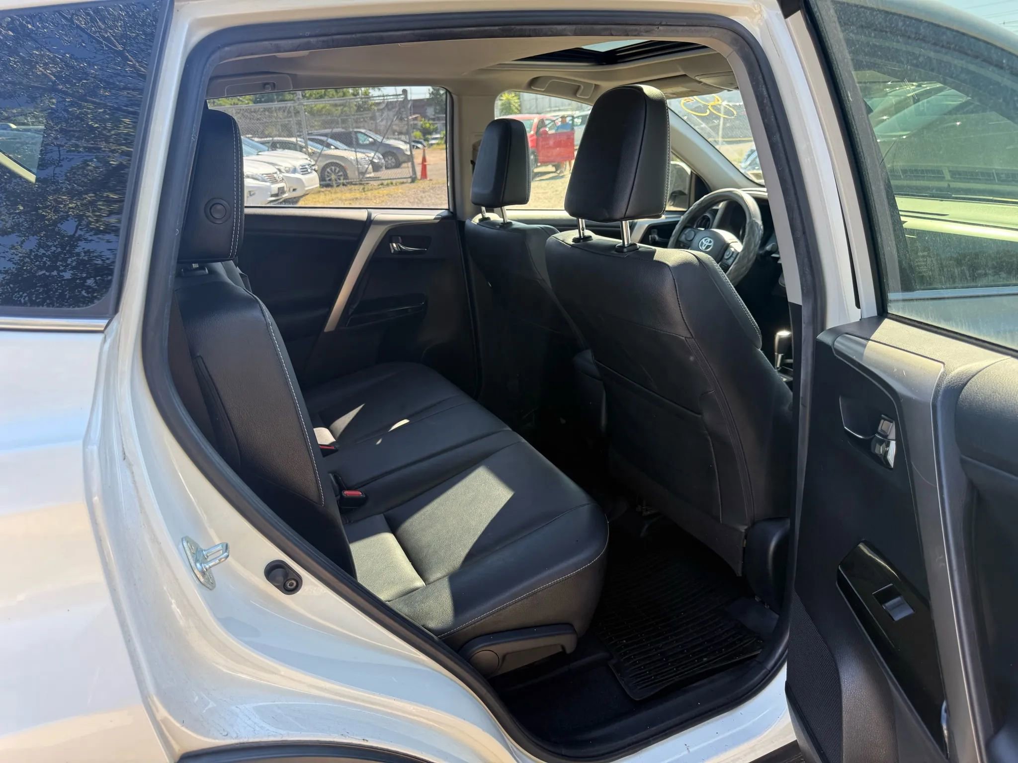 Used 2018 Toyota RAV4 Limited image 30