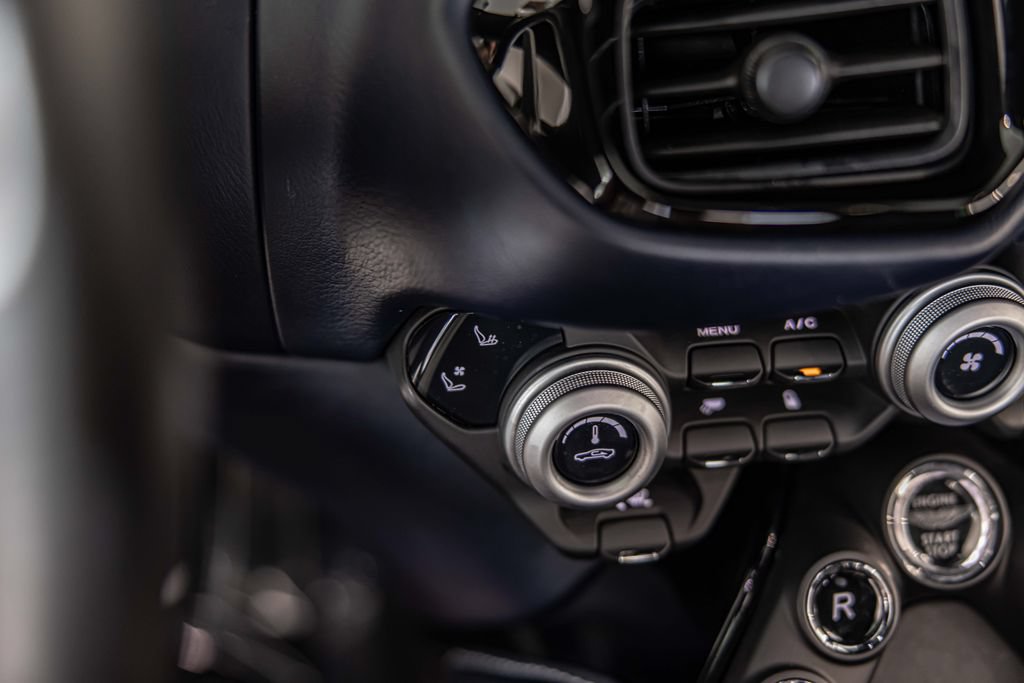 Used 2020 Aston Martin V8 Vantage Coupe RWD image 27
