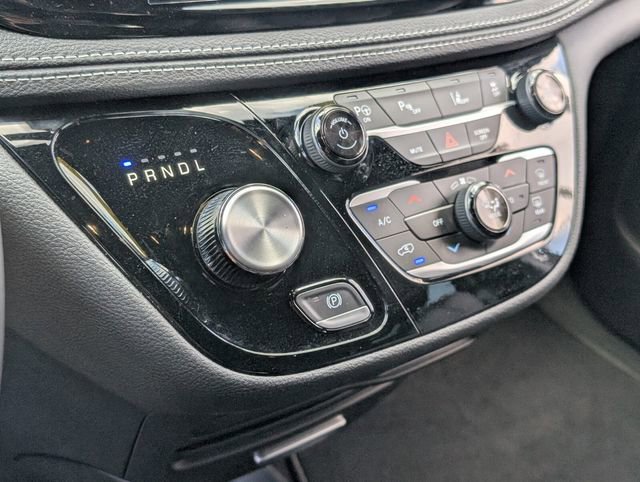 Used 2025 Chrysler Pacifica Select image 25