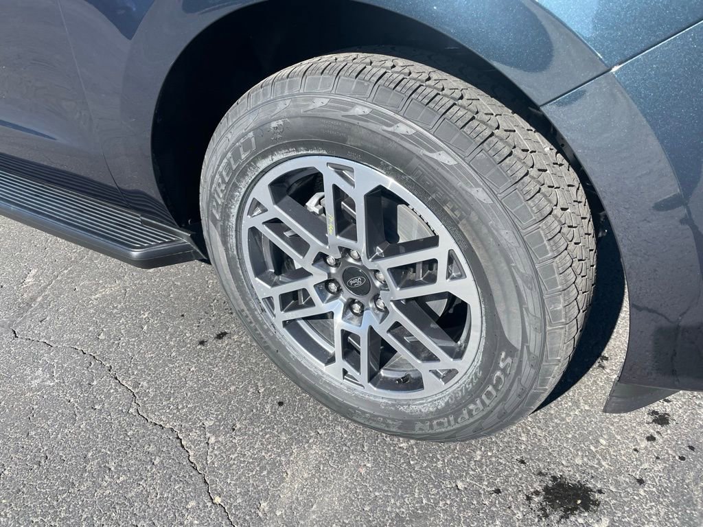 New 2026 Ford Expedition Active image 3