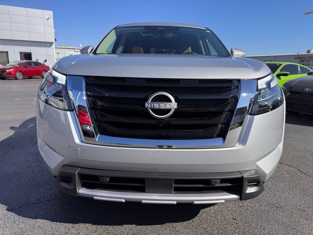 Used 2025 Nissan Pathfinder Platinum w/ Cargo Package AWD/4WD image 8