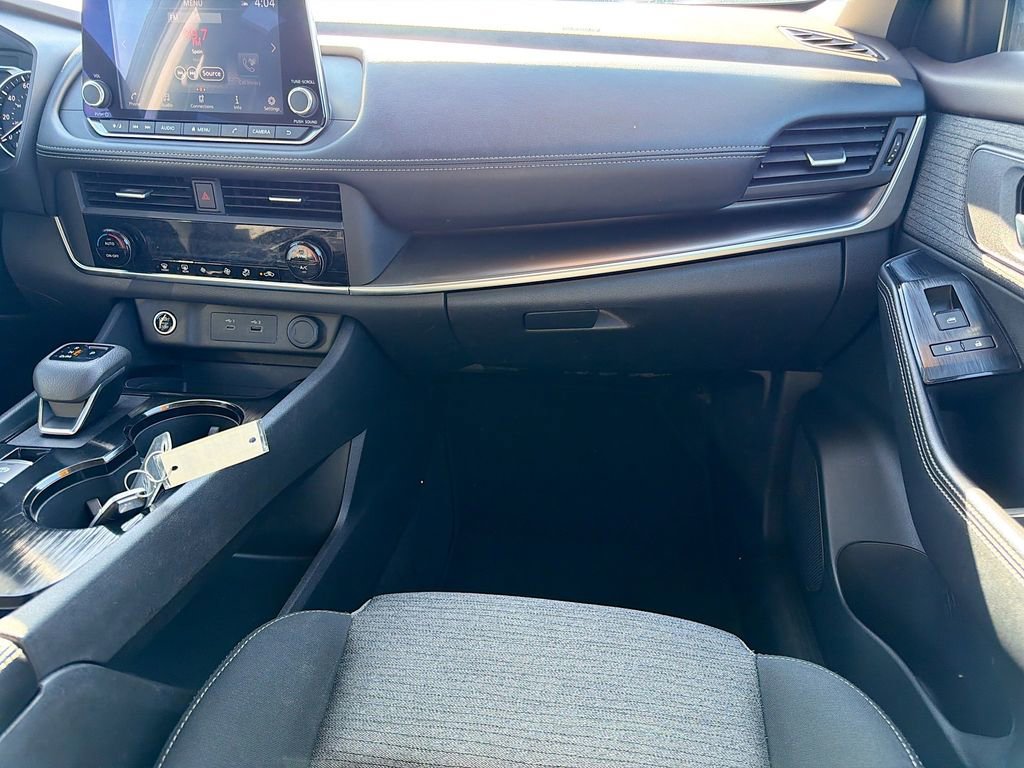 Used 2023 Nissan Rogue SV image 19
