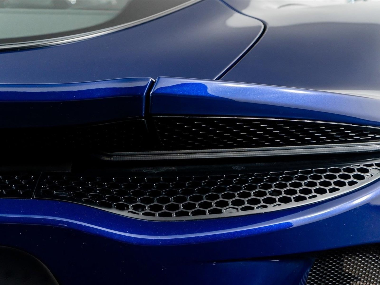 Used 2023 McLaren GT RWD image 13