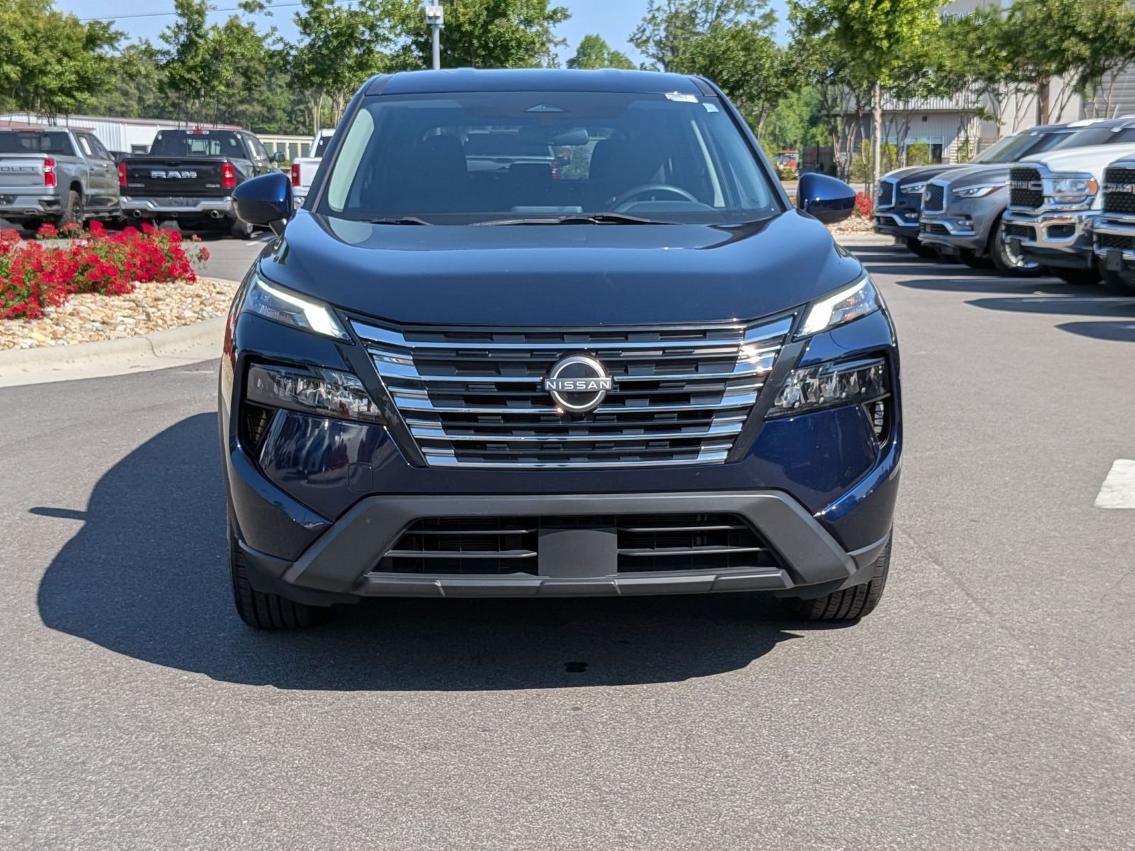 Used 2024 Nissan Rogue SV FWD image 8