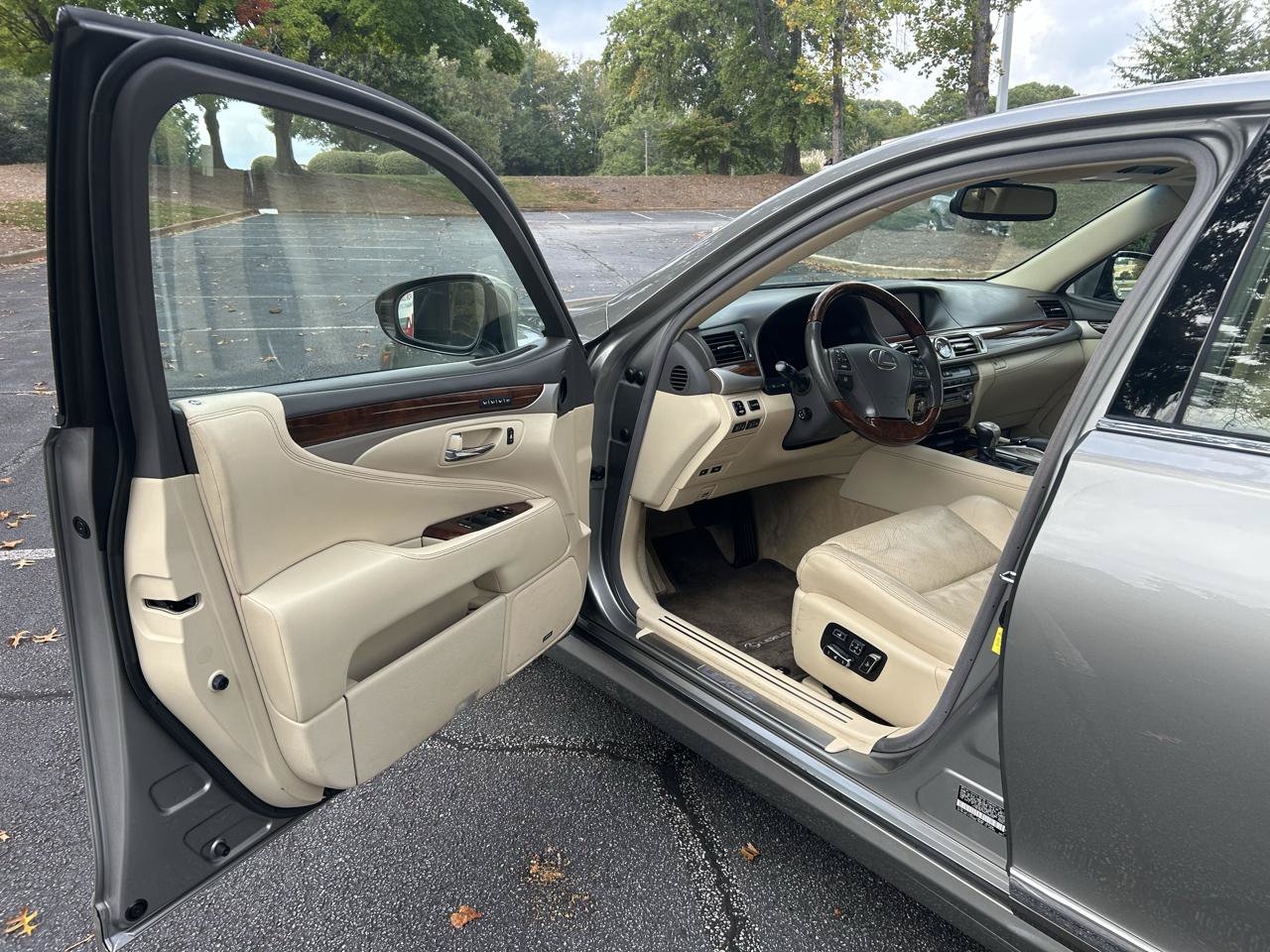 Used 2017 Lexus LS 460 w/ Comfort Package RWD image 11