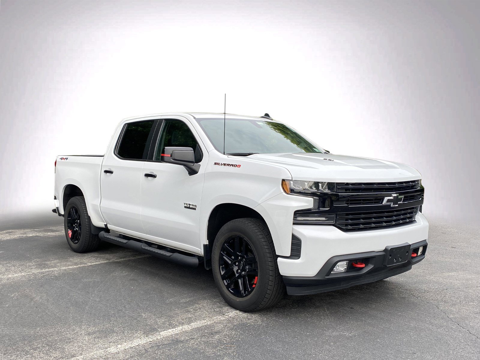 Used 2022 Chevrolet Silverado 1500 RST w/ Redline Edition AWD/4WD image 2