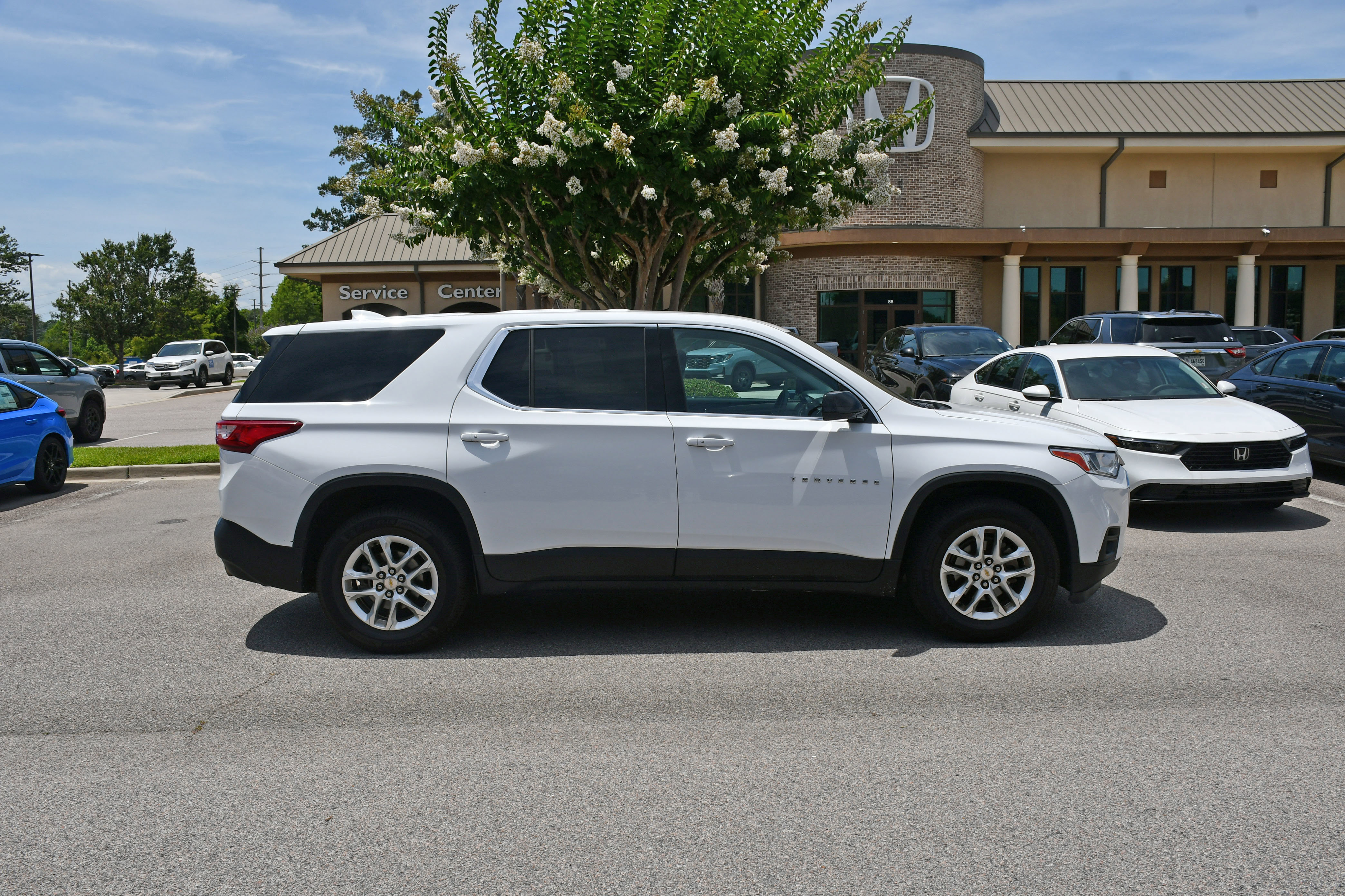 Used 2019 Chevrolet Traverse LS FWD image 5