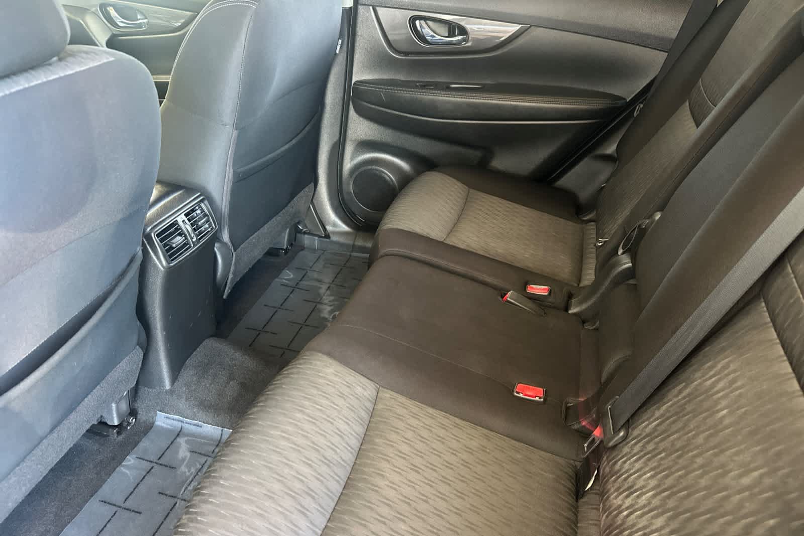 Used 2020 Nissan Rogue SV FWD image 4
