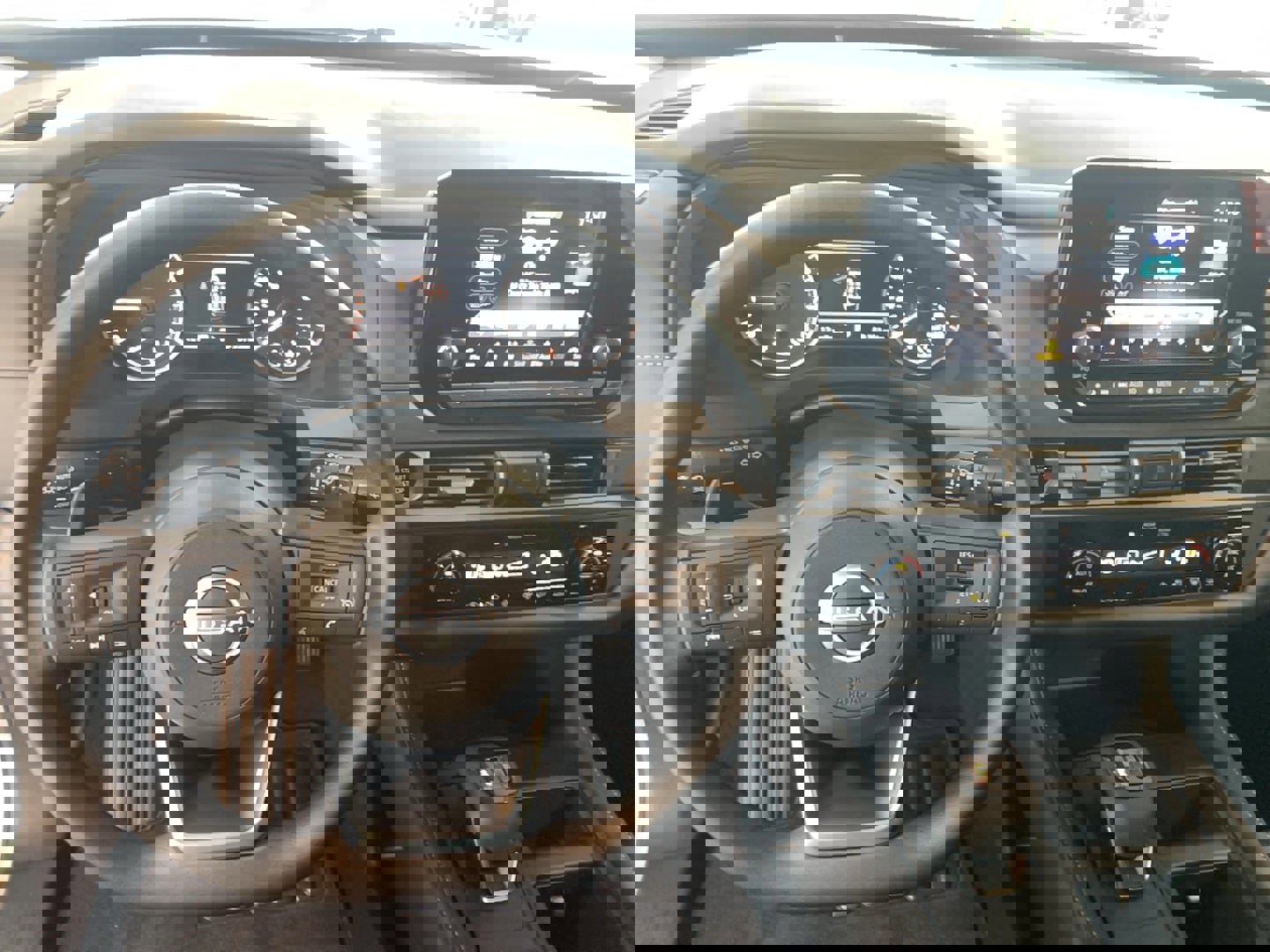 Used 2025 Nissan Pathfinder S AWD/4WD image 14