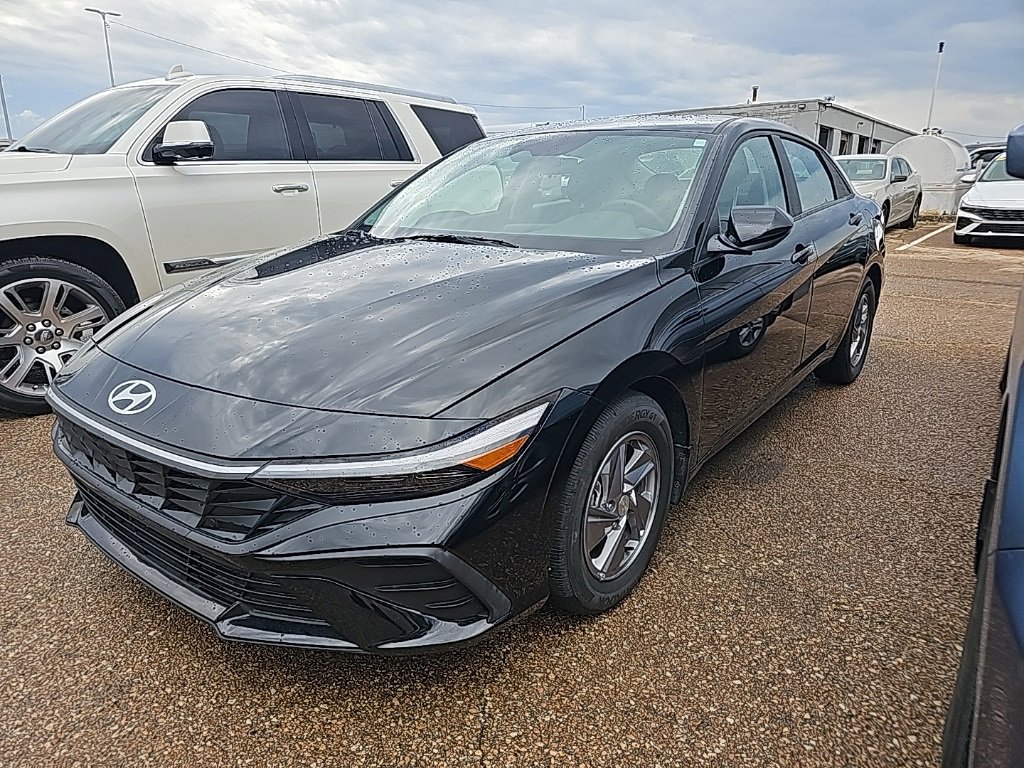 Used 2024 Hyundai Elantra SE