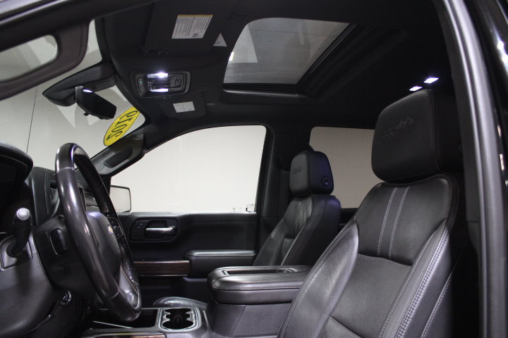 Used 2019 Chevrolet Silverado 1500 High Country w/ Technology Package AWD/4WD image 3