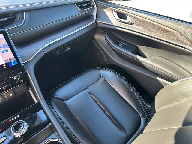 Used 2024 Jeep Grand Cherokee L Limited image 23