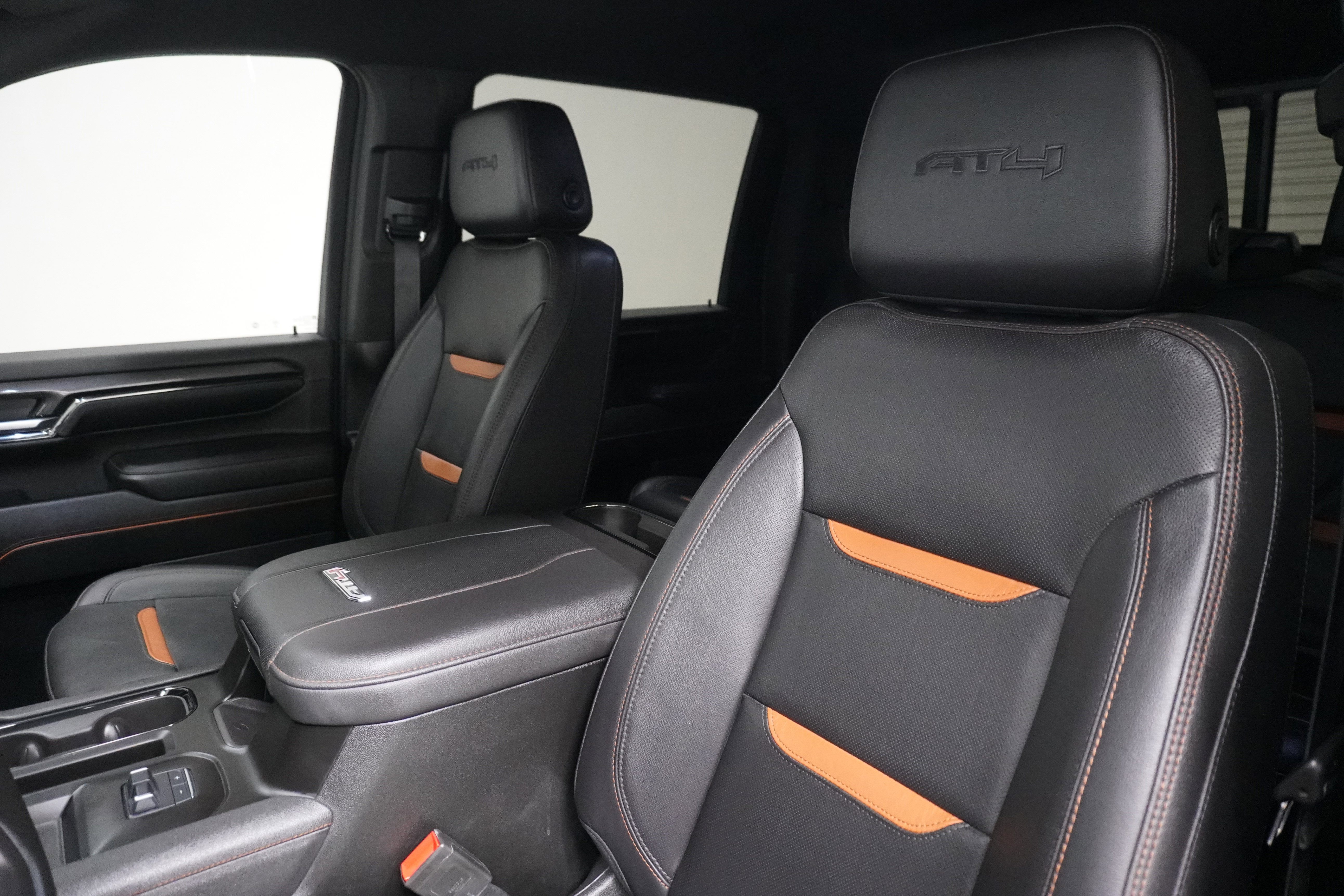 Used 2024 GMC Sierra 2500 AT4 w/ Technology Package image 12