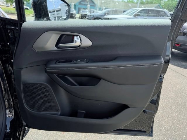 New 2027 Chrysler Pacifica Select FWD image 16