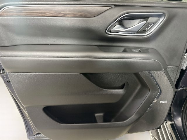 Used 2022 Chevrolet Suburban LT RWD image 25
