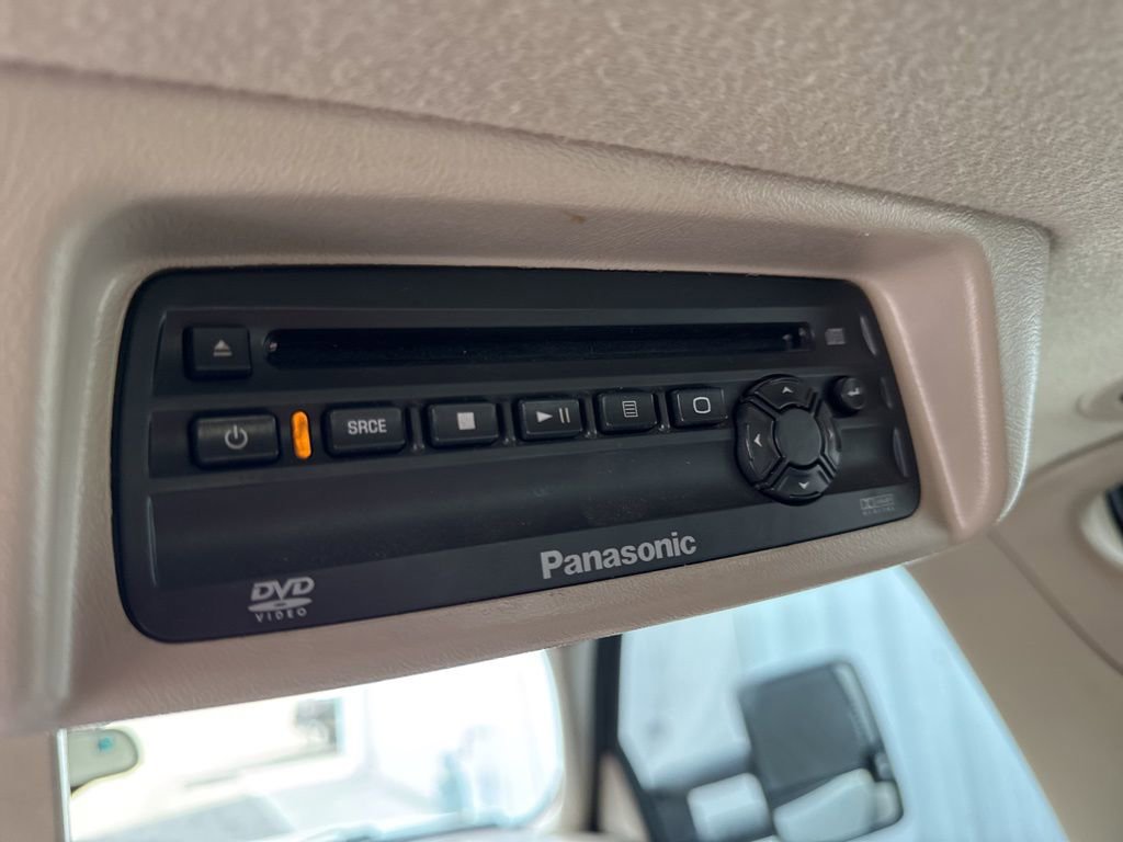 Used 2004 Chevrolet Suburban 2500 LT w/ Preferred Equipment Group image 32