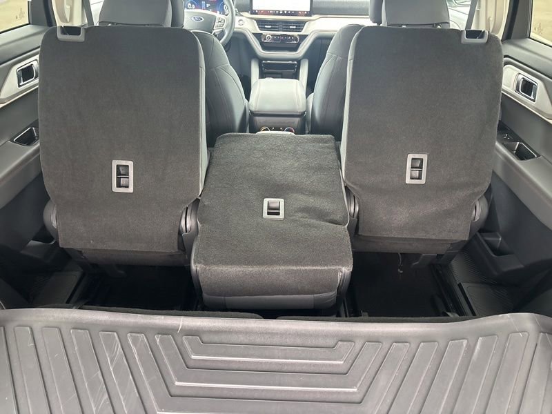 Used 2025 Ford Explorer Active AWD/4WD image 13