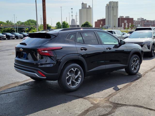 New 2026 Chevrolet Trax LT w/ LT Convenience Package FWD image 2