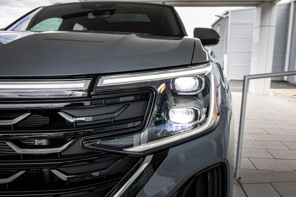 New 2026 Volkswagen Atlas Cross Sport SE FWD image 7