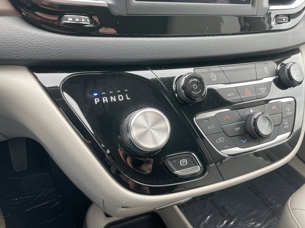 Used 2021 Chrysler Voyager Lxi image 13