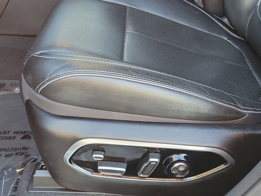 Used 2023 Jeep Grand Cherokee Overland w/ Advanced Protech Group III image 14