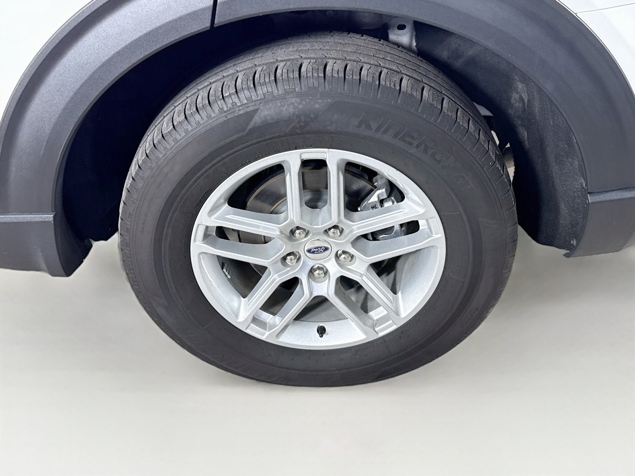 Used 2025 Ford Explorer Active AWD/4WD image 38