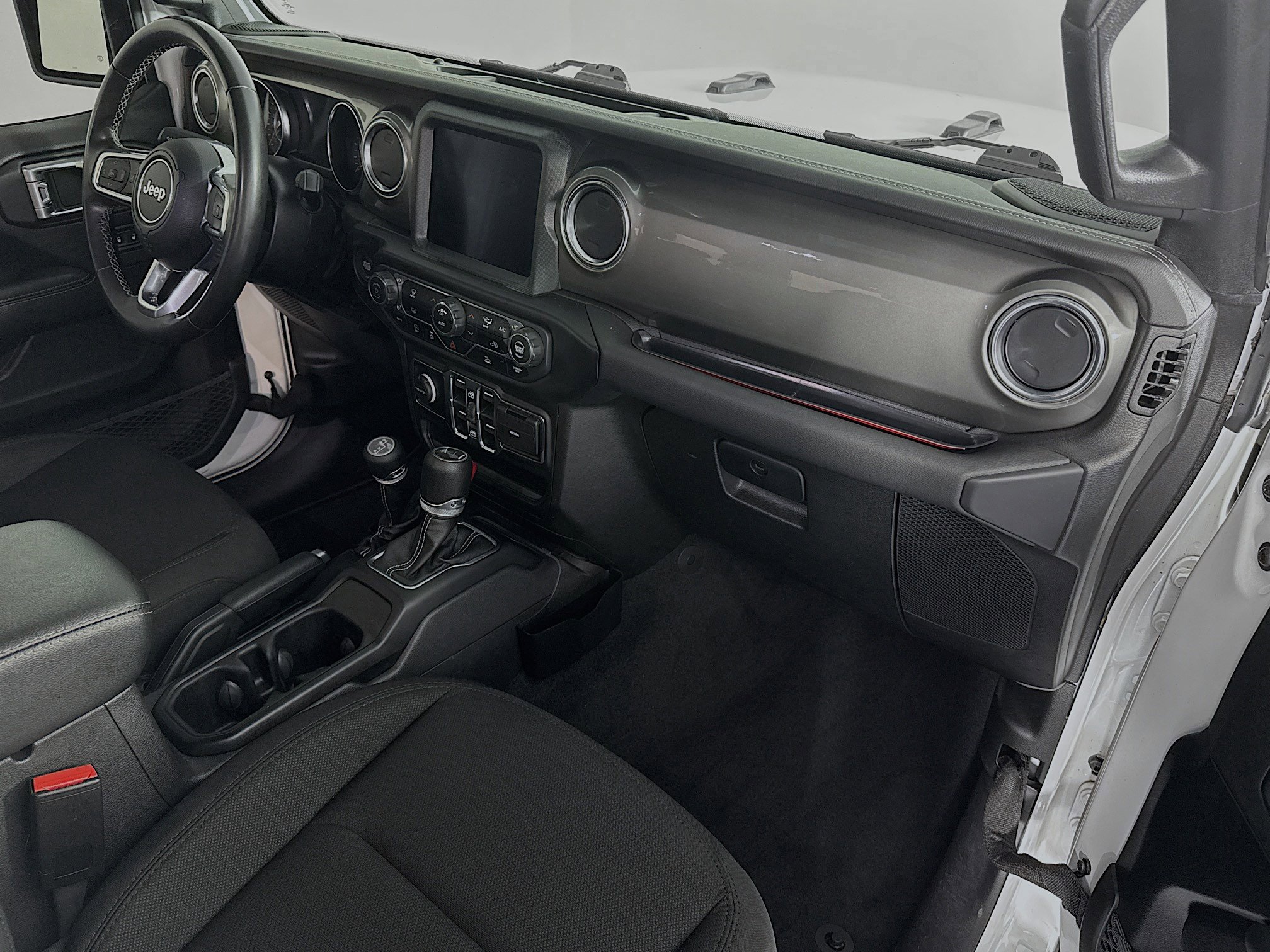 Used 2022 Jeep Wrangler Unlimited Sahara AWD/4WD image 27