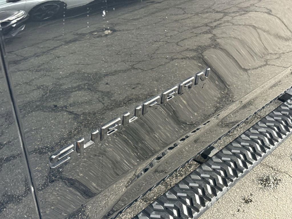 Used 2025 Chevrolet Suburban Z71 image 29