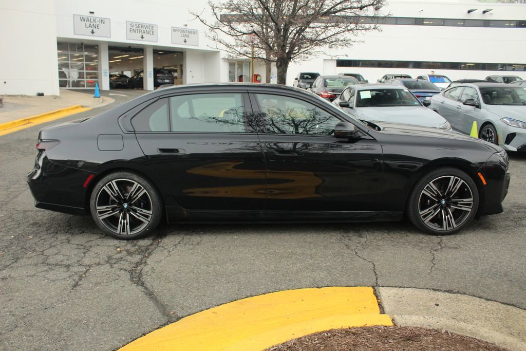 Used 2025 BMW i7 xDrive60 AWD/4WD image 10